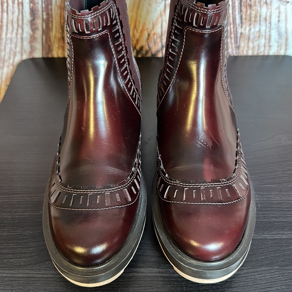 Tod’s Leather Chelsea Boots Womens Sz 34.5 - Picture 4 of 10